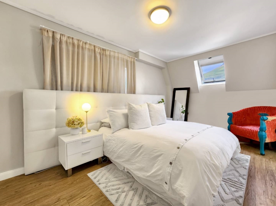 1 Bedroom Property for Sale in Vredehoek Western Cape